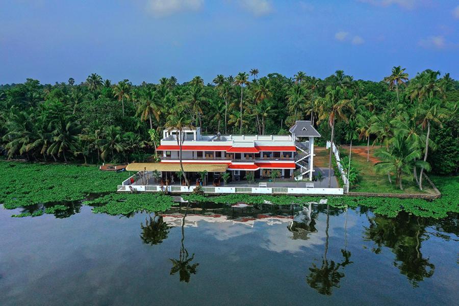 Vembanad Village Backwater Resort Alappuzha Luaran gambar